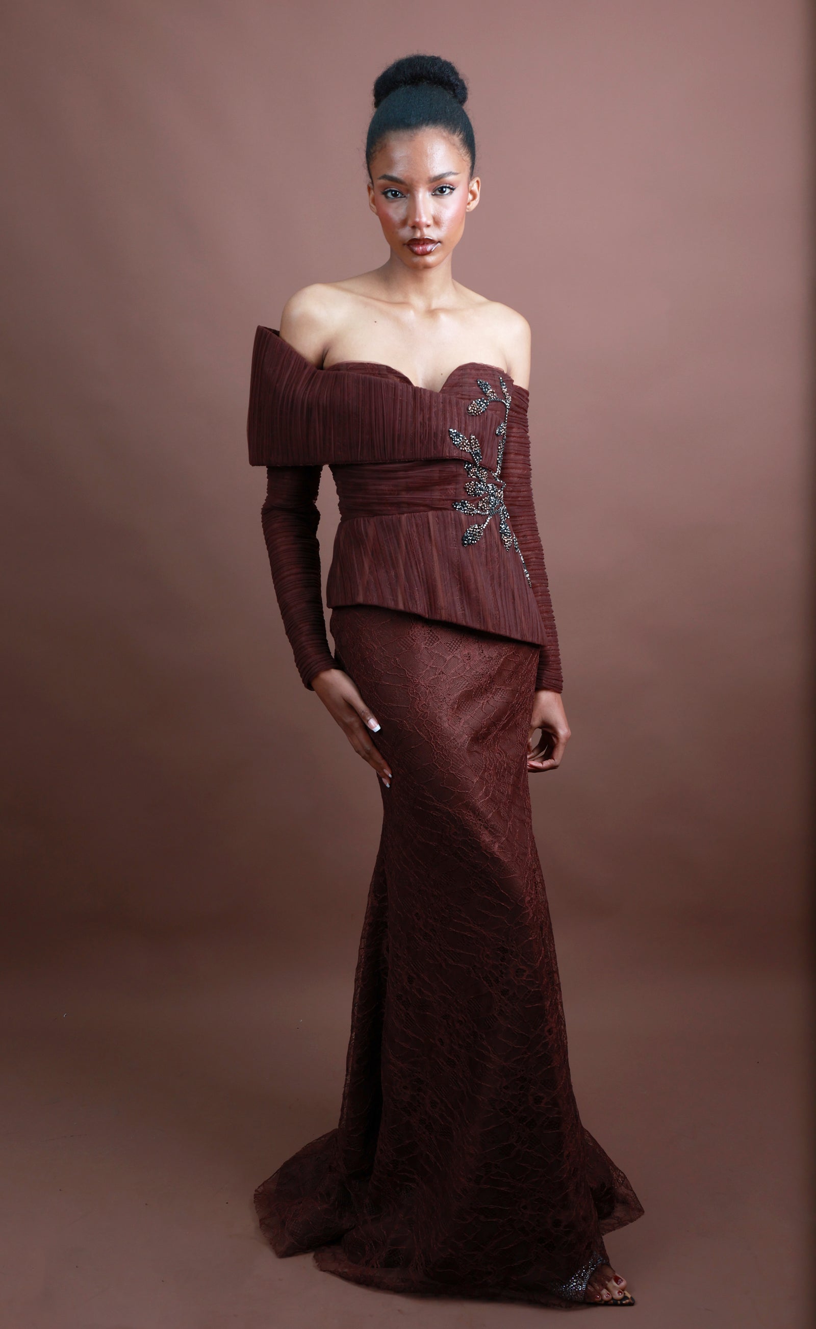 Menbur Dress Off Shoulder Net Ls  Maroon