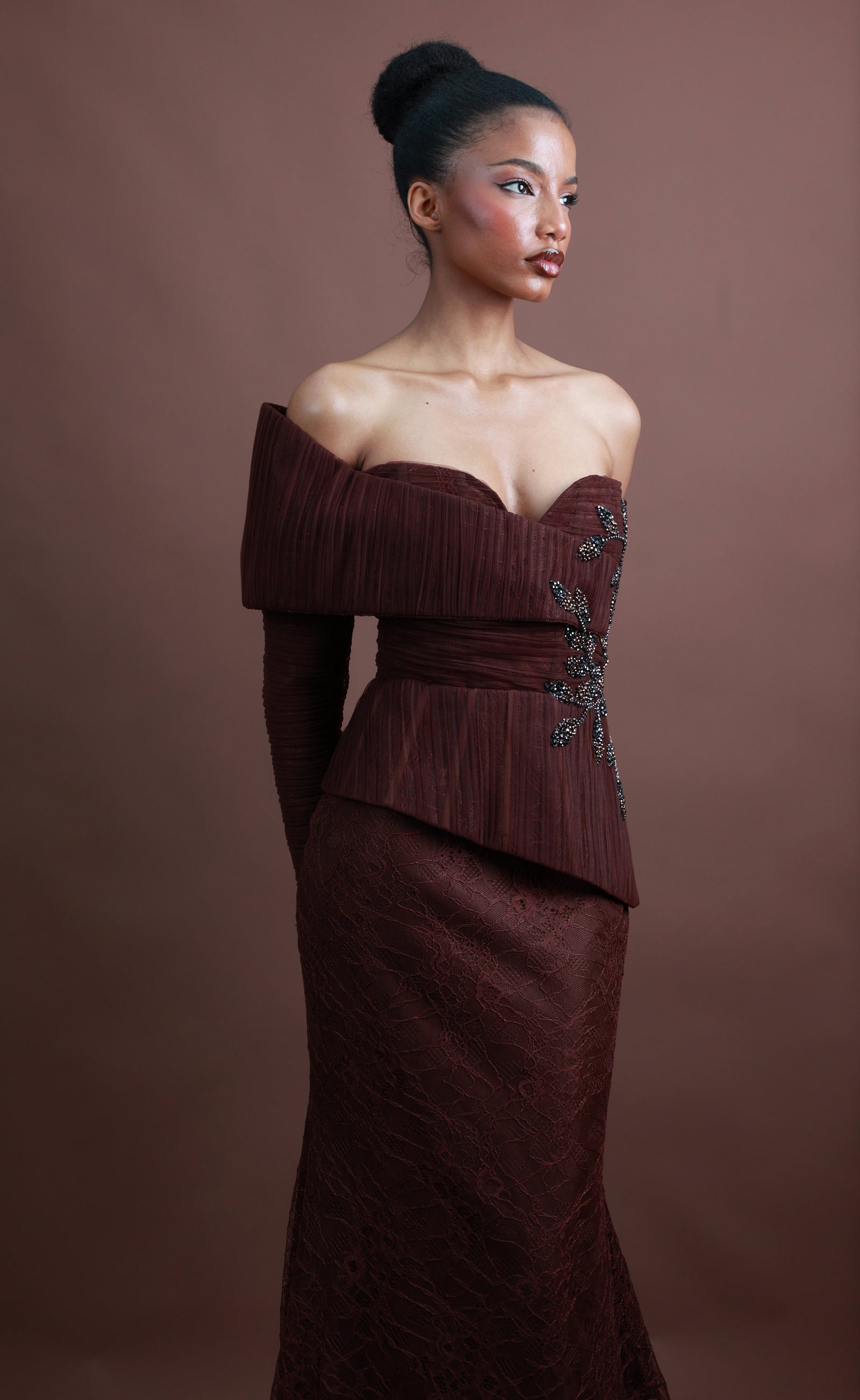 Menbur Dress Off Shoulder Net Ls  Maroon